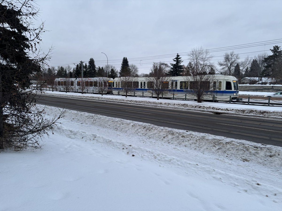 willzahary's tweet photo. One of Edmonton’s greatest engineering marvels: above-ground train that arrives at the station every 15 minutes and makes cars idle for 5 minutes before being able to cross the street https://t.co/vkY649hBCM