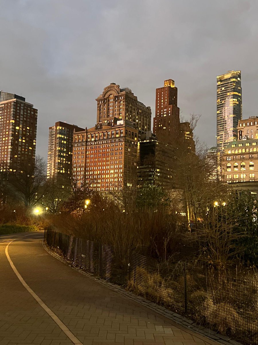 valevolatile's tweet image. #NewYork Waiting for #NewYear2025