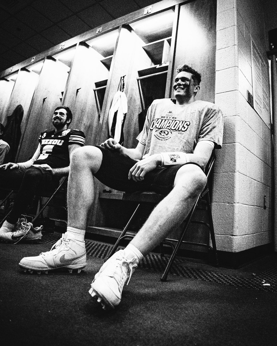 MizzouFootball's tweet photo. Heart of a champion 🖤💛 

@qbcook12 

#MIZ | #STP https://t.co/yyNJiyPZYh