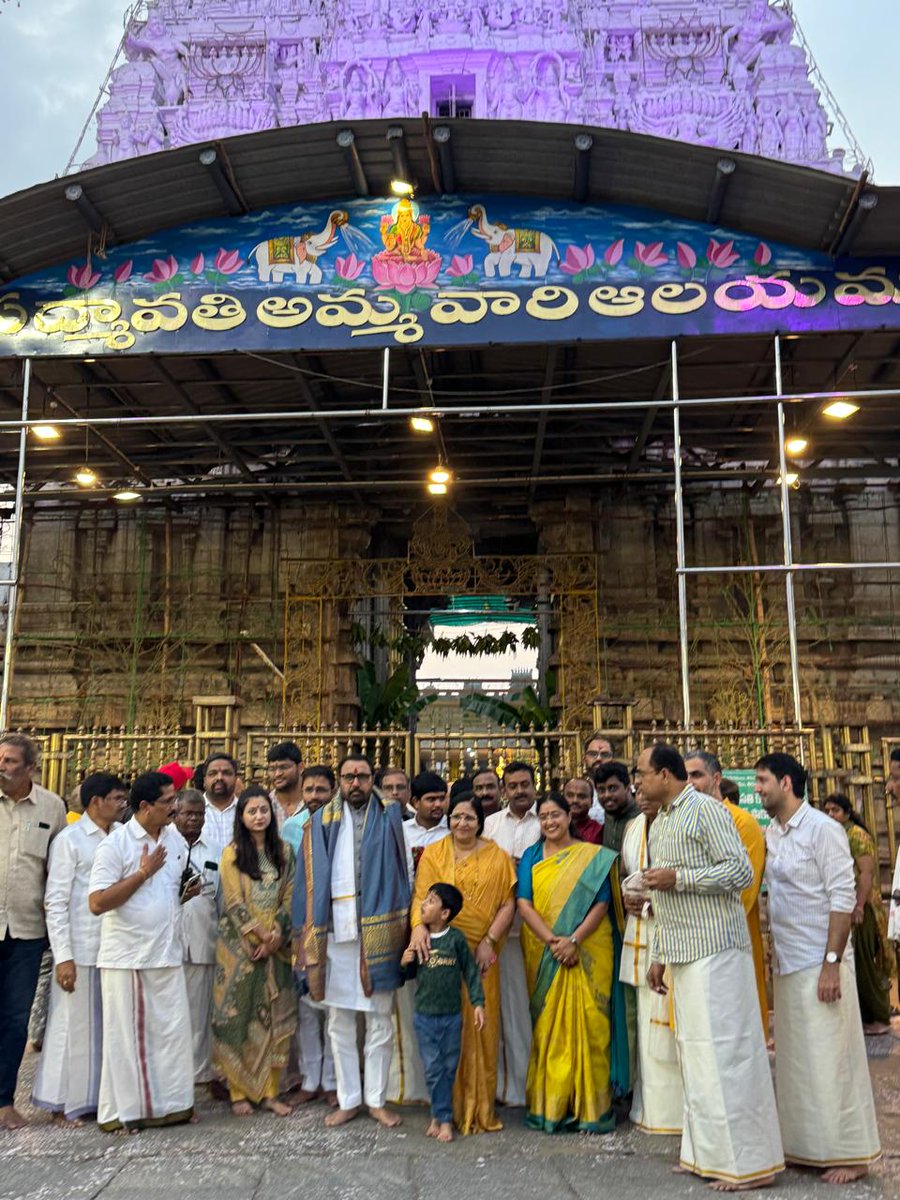 Blessed to accompany Hon'ble Minister of State for Health &amp; Family Welfare, (Independent Charge) Union Minister for AYUSH, Shri <a href="/mpprataprao/">Prataprao Jadhav</a> Ji, and his family for the sacred darshan of Smt. Padmavati Ammavaru at Tiruchanur. May her divine blessings guide us all. 🙏