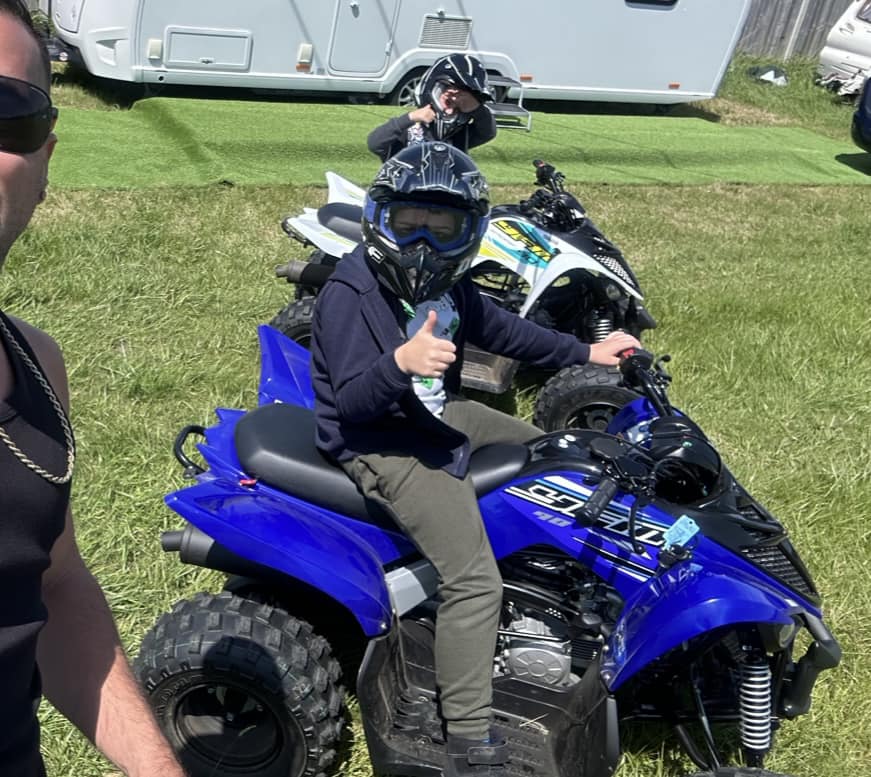 SussexIncidents's tweet photo. 🚨 STOLEN 🚨
Private land in Rabbit Island, Bognor Regis, was raided Sunday 29th Dec, late evening.
💔 What was taken:

2 x Yamaha Raptor 90 kids quad bikes

Honda copy farm quad w/ tow mower
Honda generator
Kayo 70cc quad bike
Hitachi 1.5-ton digger
Ifor Williams trailer
All tools from 2 containers
The owners are offering a £5,000 REWARD for the safe return or info leading to our items' location.
#BognorRegis #StolenQuads #StolenTools #Reward