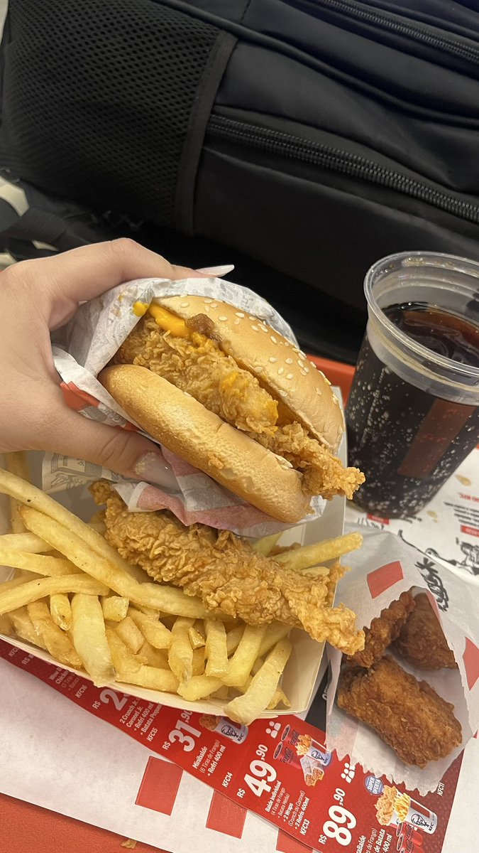 KFC é de LONGEE o melhor fast food, nem bk e ne mc chegam aos pés