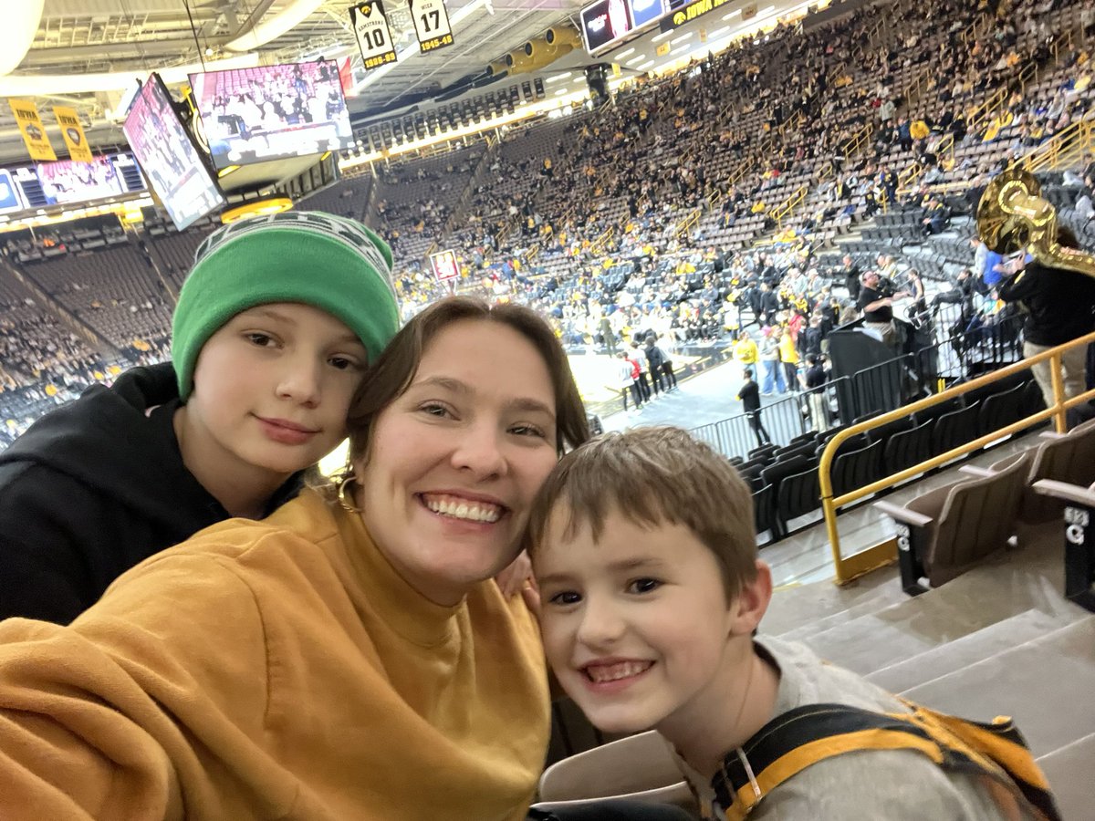 dellantis's tweet image. Keitels are in the house!!
#fightforiowa #getmadagain #gohawks #carverhawkeyearena