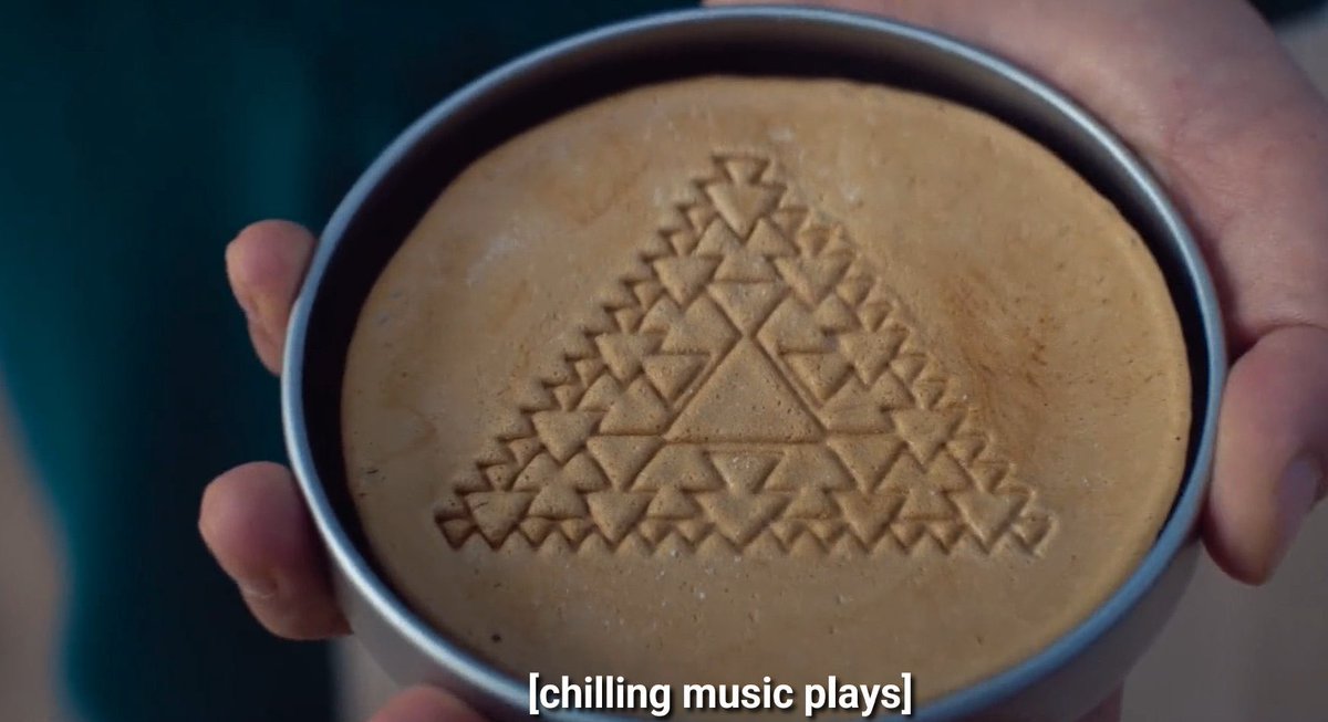 イカゲーム2』の三角形の型抜きは『ツインピークス』感ありませんか？