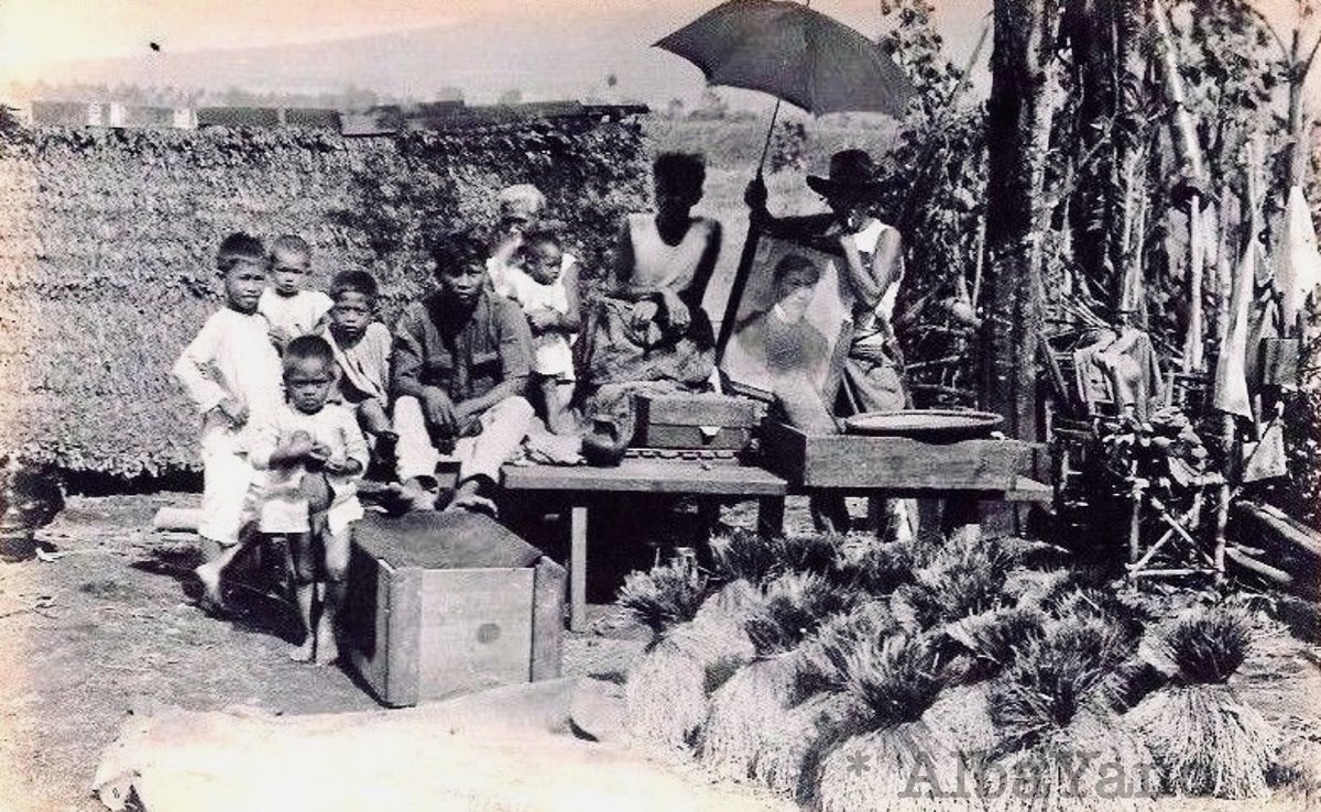 BMShimizu's tweet photo. 1910, #Albay: A family poses in front of their ravaged home after a typhoon, one member clutching a portrait of Dr. Jose P. #Rizal. A powerful testament to Rizal's enduring legacy in #Bicol. 🇵🇭 #RizalDay https://t.co/Pjqt0Xxkca