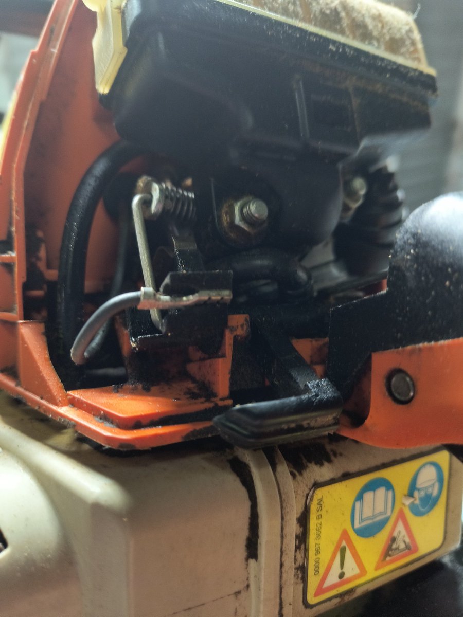 AmandaT1986's tweet photo. Well, I fixed that part ... Now I've just got to figure out why it won't run. 🤔 #misadventureswithamanda #notamechanic https://t.co/t8gIBESk6K