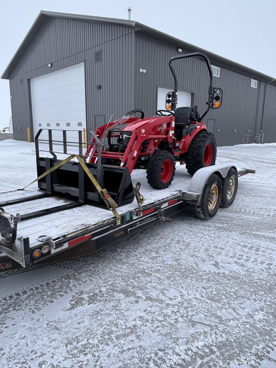 Delivery Day! Another TYM T25H is out the door ready to kick in a new year and it's new home! We want to thank you for the opportunity and we hope you enjoy your new TYM Tractor for years to come!

#afs #altonafarmservice #tymtractors