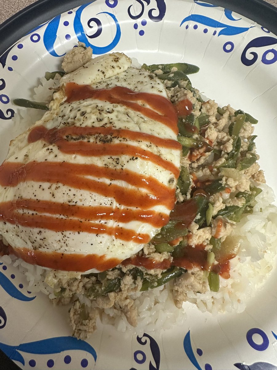 DaniHealz333's tweet image. 🔥🔥🔥topped my stir fry off with an egg &amp;amp; sriracha😮‍💨😮‍💨😮‍💨#Linner
