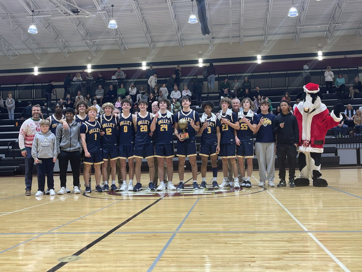 CHICK-FIL-A CHRISTMAS CLASSIC 
@ Christian Heritage School
DAY 3

Boys Championship Game

Walker Valley HS (TN) - 74
Christian Heritage School - 64

@thedailycitizen @kylesandy355 @chsathleticsga