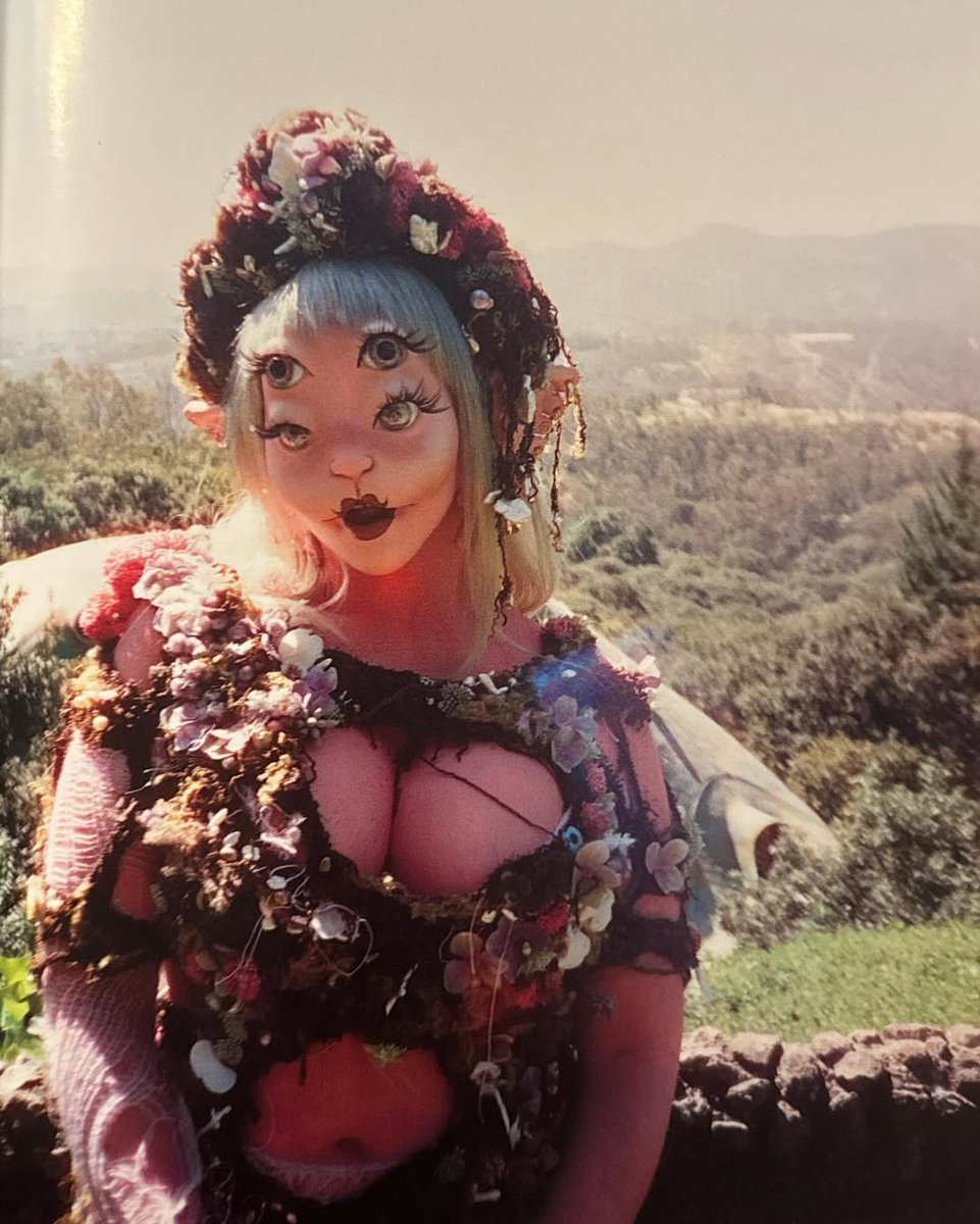 LlVlNGDECEASED's tweet photo. ⋆｡˚ All of the new pictures of Melanie Martinez from Verde's 80-page photo book “EXHALE VOL. 1” in high quality scans. | A thread. 🤍

Scans by x.deanna.x on Instagram.
Pictures taken by Verde Madera (verde.whatever on Instagram).