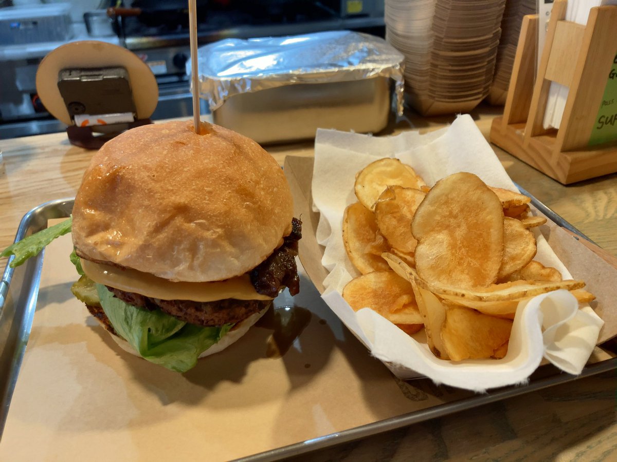 ここ数ヶ月のハイライト🙌

自由が丘　菜道
数ヶ月前に予約してやっと✨ボリューム満点🙌

国分寺　カフェスロー
蒲焼風が美味！ローズマリーが不思議と合う✨

調布　野菜食堂みさとや
何度も行きたい💓言えばvegan対応してくれるメニュー多め

高田馬場　Great Lakes
久々に😋

#ヴィーガン　#菜食