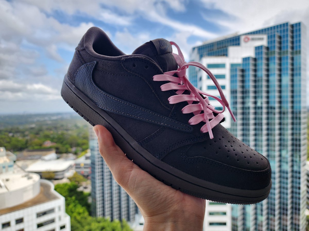 Pink laces 🔥 #sneakers #nike #travisscott