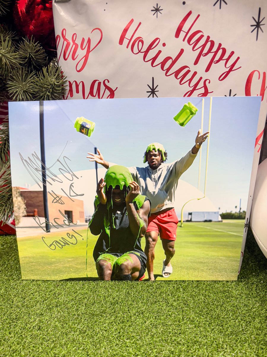 Thought y'all deserved a late Christmas gift 👀

RT to win this signed photo from <a href="/MarvHarrisonJr/">Marvin Harrison Jr.</a>  getting slimed (one of our favorite mems)