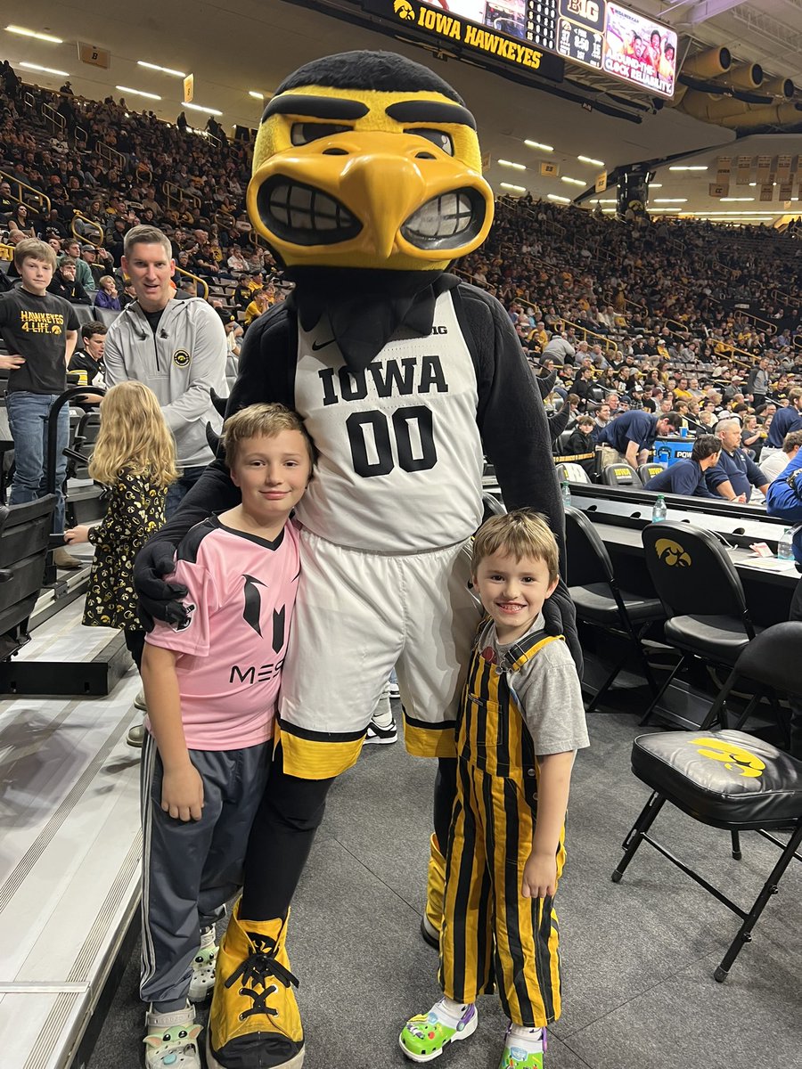 dellantis's tweet image. #fightforiowa #herkyforlife #gohawks
