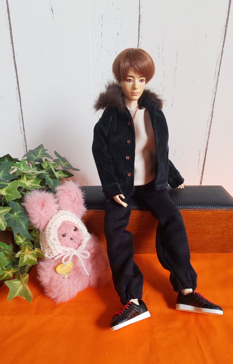 btsjk319's tweet photo. DAISOのフェイクファーをエリにしてジャケット作ったら豪華になりました☺️
今年も仲良くしてくれてありがとうございました❗️
良いお年を~
#ハンドメイド
#BTSdoll
#Matteldoll https://t.co/M8UsLTVVm4