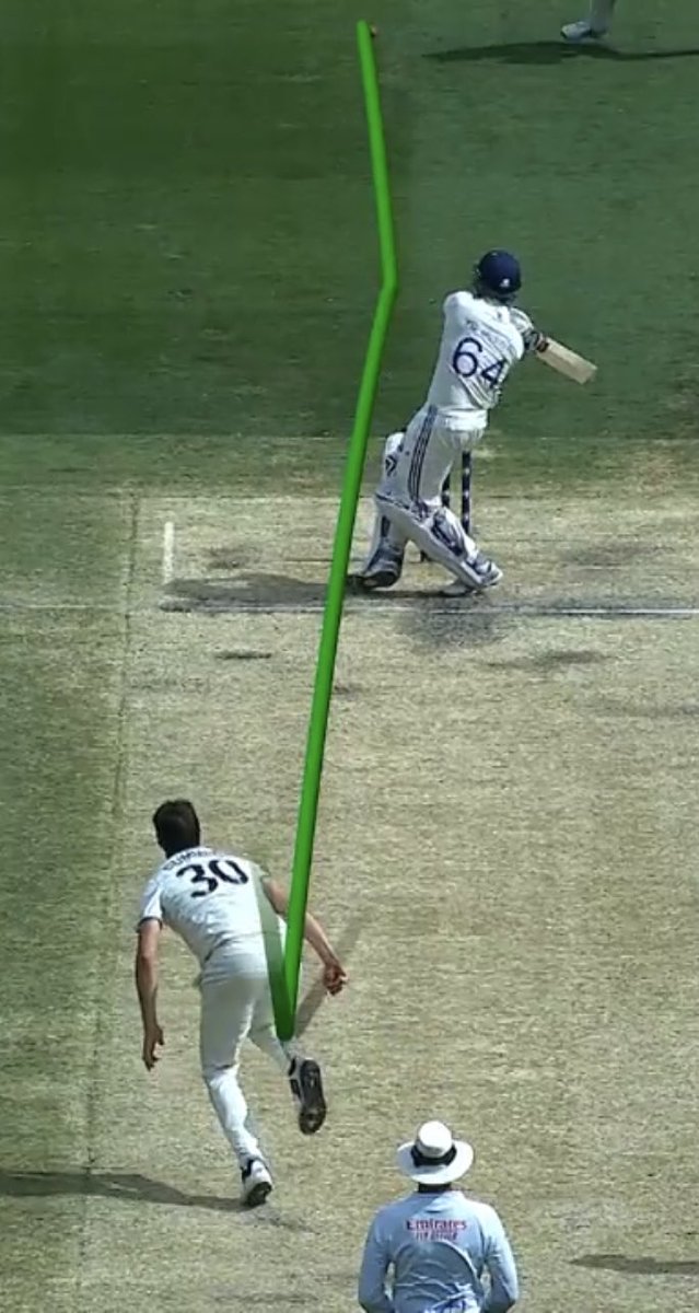 playmakvr's tweet photo. @kajjaflari @kempa_nna @ShuklaRajiv @BCCI @ICC @ybj_19 Technology showed clear deviation https://t.co/0gC0UmWvld