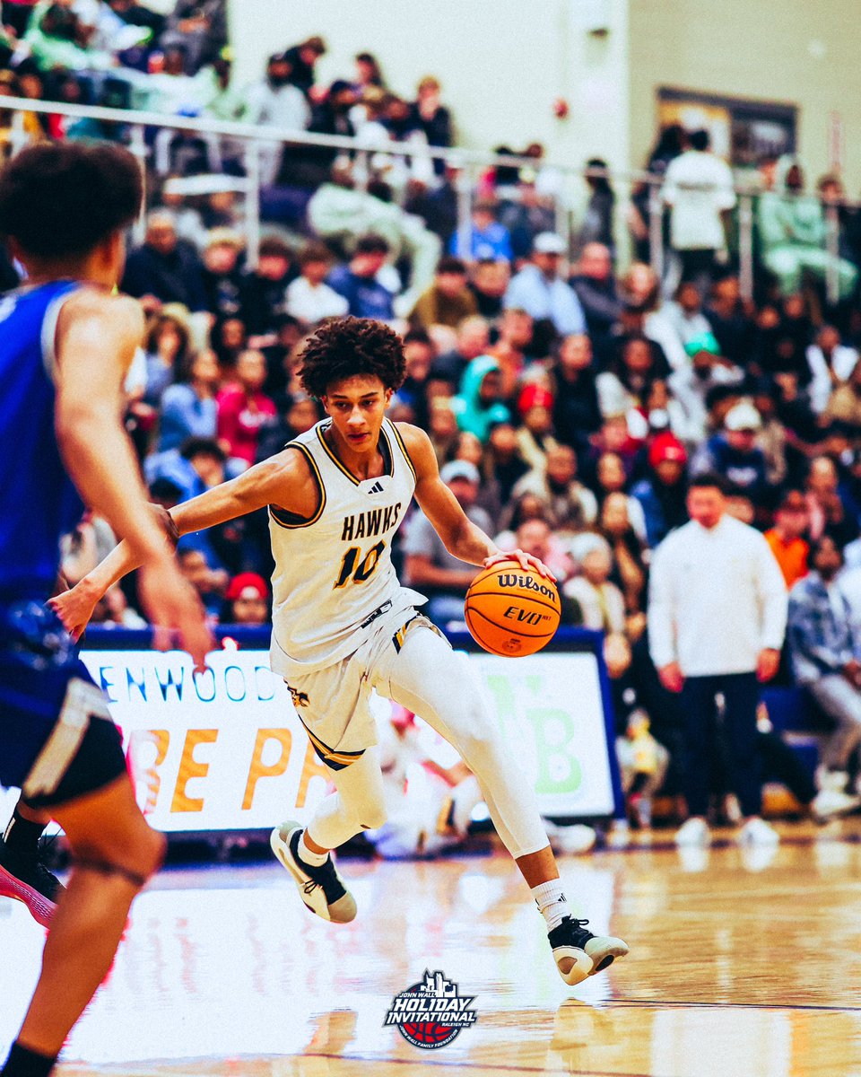 HALFTIME - John Marshall leads Highland 25-23 at the break ⚡️🏀

Latrell Allmond has 8 for the Justices and Nate Ament has 18 for Highland 🫣 Watch LIVE on hoopstatelive.com