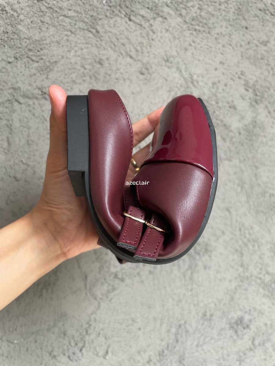 azeclair's tweet image. inovasi sendal lentur PALING GOKIL 2024😫👍

bener2 lentur sampe pas pake tuh bingung “ini konsepnya flatshoes apa sendal rumah sih?”
🤣😭