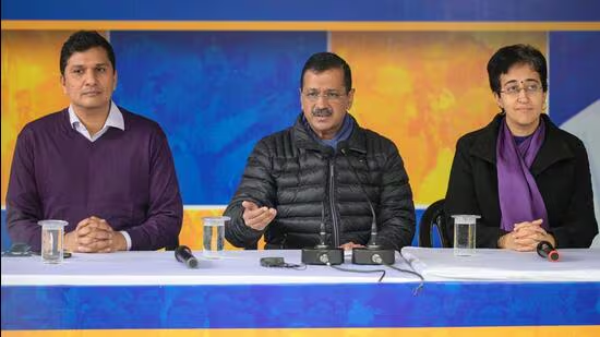 HindustanTimes's tweet photo. #HTDailyCapsule | Freebies row erupts as AAP unveils âpujariâ aid
https://t.co/ayUIkKos3H
Subscribe to HT Daily Capsule on https://t.co/JVnVskObD1 https://t.co/LMXXIKohgp