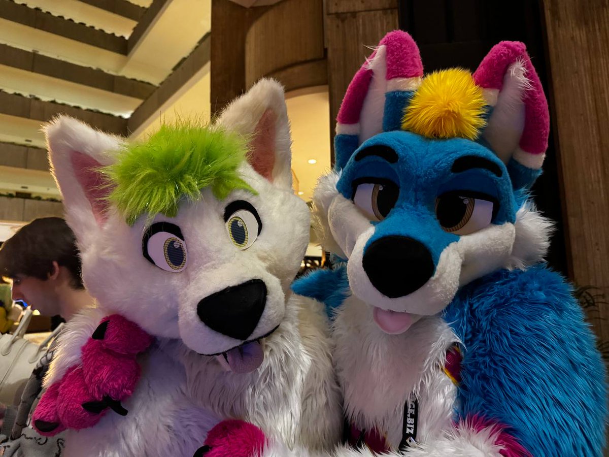 I found <a href="/SaladShep/">Kev Shepherd 👉 AC</a> at #MFF. He truly does smell like ranch dressing as well.

📸 <a href="/TonicYeen/">Yeen & Tonic</a>