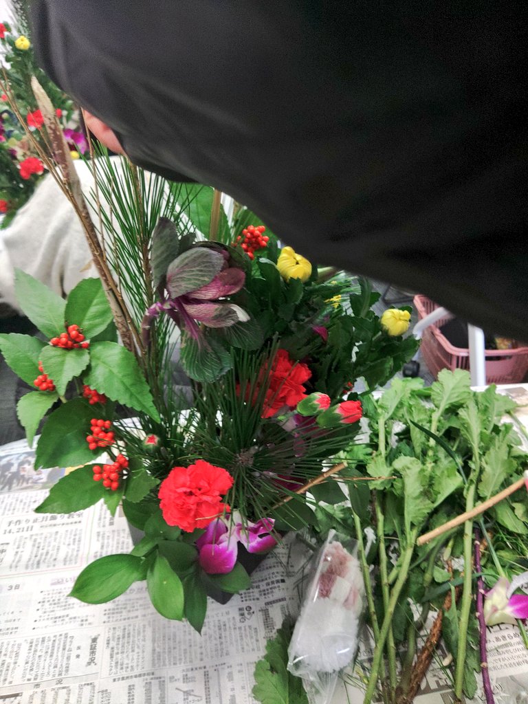 先生は 商店街のお花屋さん #たかだや さんです。初めての方にも 丁寧に教えてくださいました。