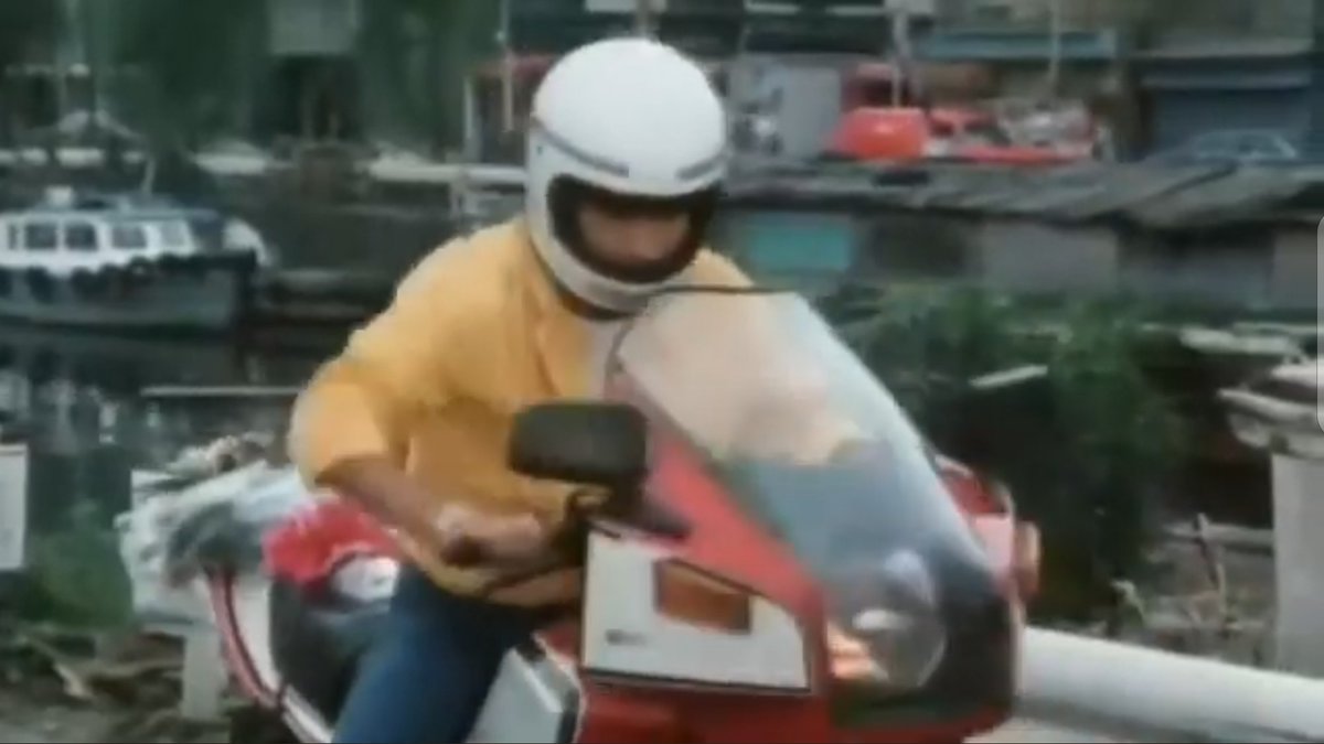 ムッチのバイクは #CBX400F にハーフカウルを装着した追加車種CBX400F