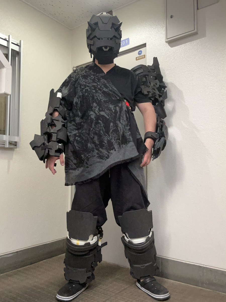 Vt9RPPSqepp56x3's tweet image. #ARMOR祭2024 後から作り始めてこんな感じになりました。
左肩と胴、腰は来年ですかね🤔
今回も『鬼👹』をイメージして製作中。趣味だから気長に楽しく作っていきます🙂

#となかいの作業部屋