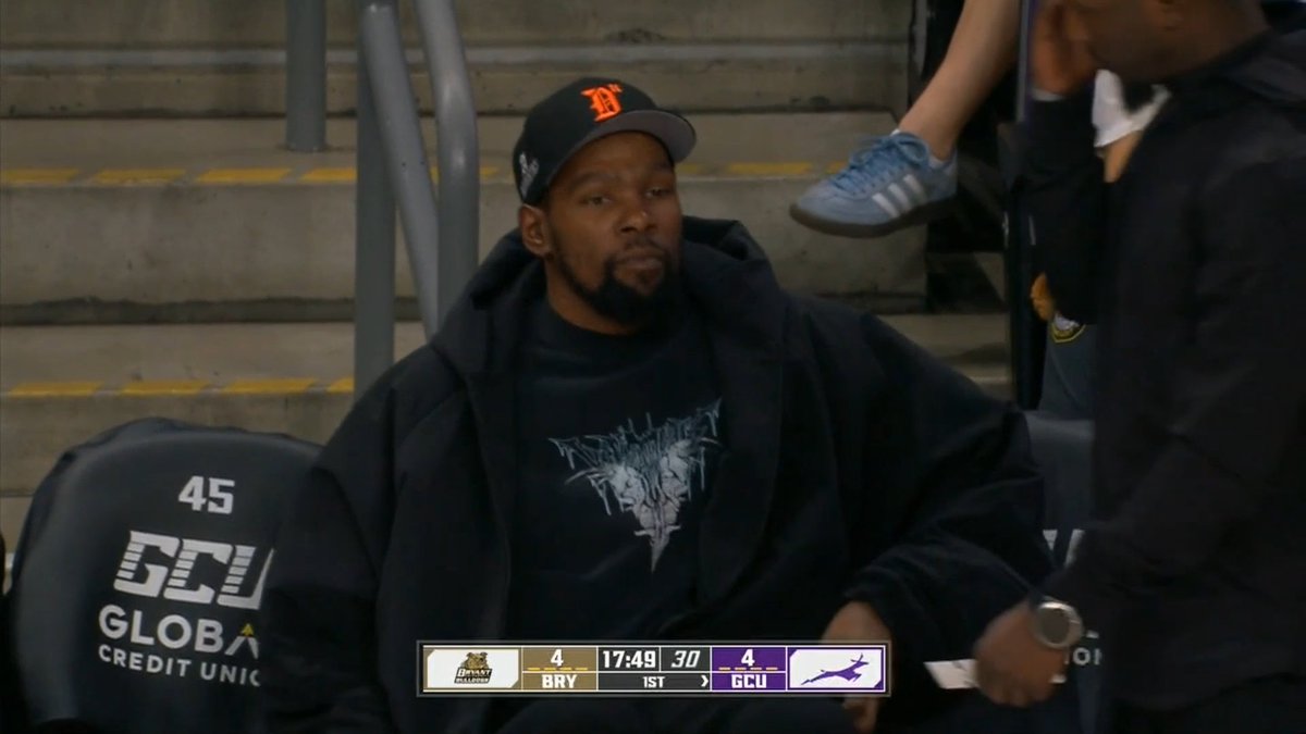 IanSteeleWMUR's tweet image. Kevin Durant sitting courtside to watch Bryant play Grand Canyon out in Arizona.

Durant and Bulldogs assistant coach Chris Cole go way back.

@ABC6 @BryantHoops @CoachCCole