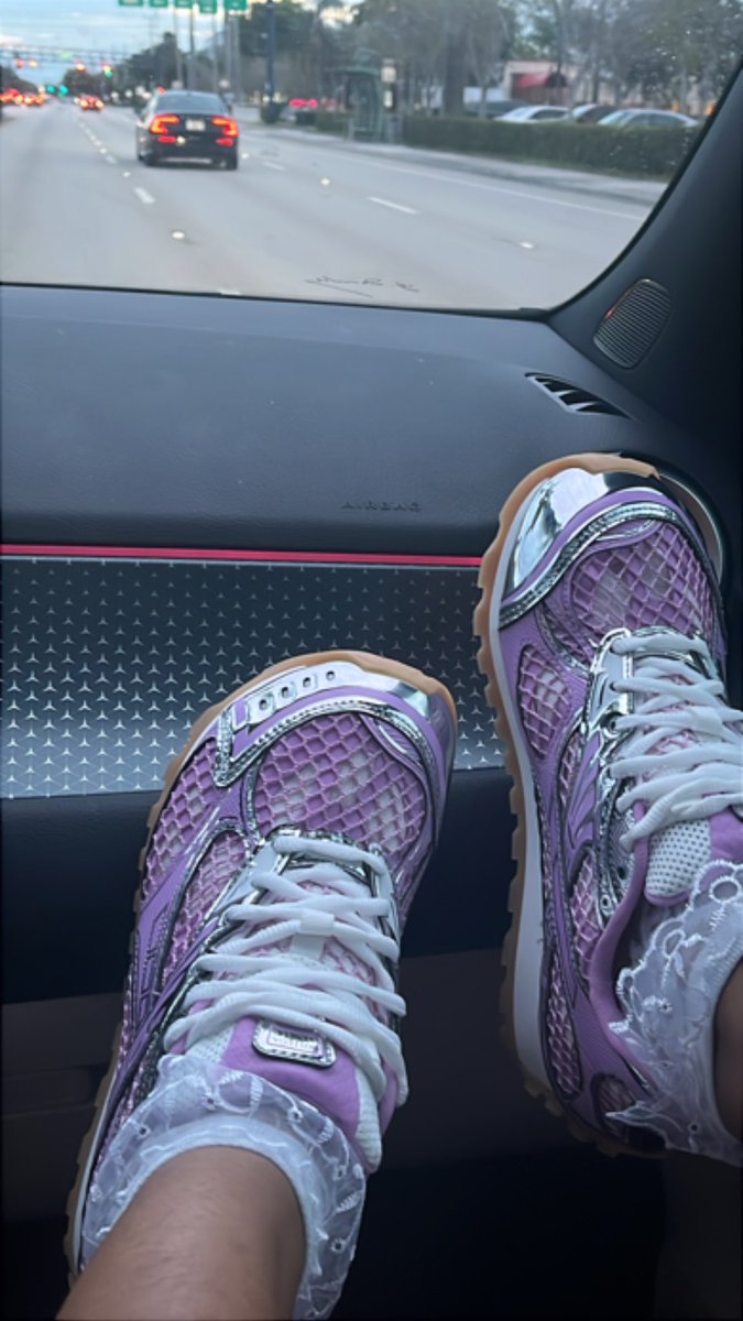 prettyxp3's tweet image. 🧛‍♀️🎀 #wildchild #ladybird