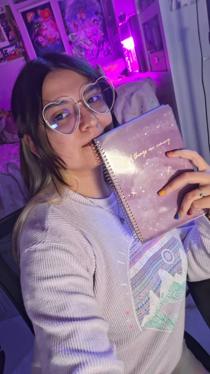 Hoy es el último stream de 2024. Vamos a recordar el año, y preparar las visiones y metas de 2025, cáiganle a platicar. 💖

twitch.tv/sofilov98