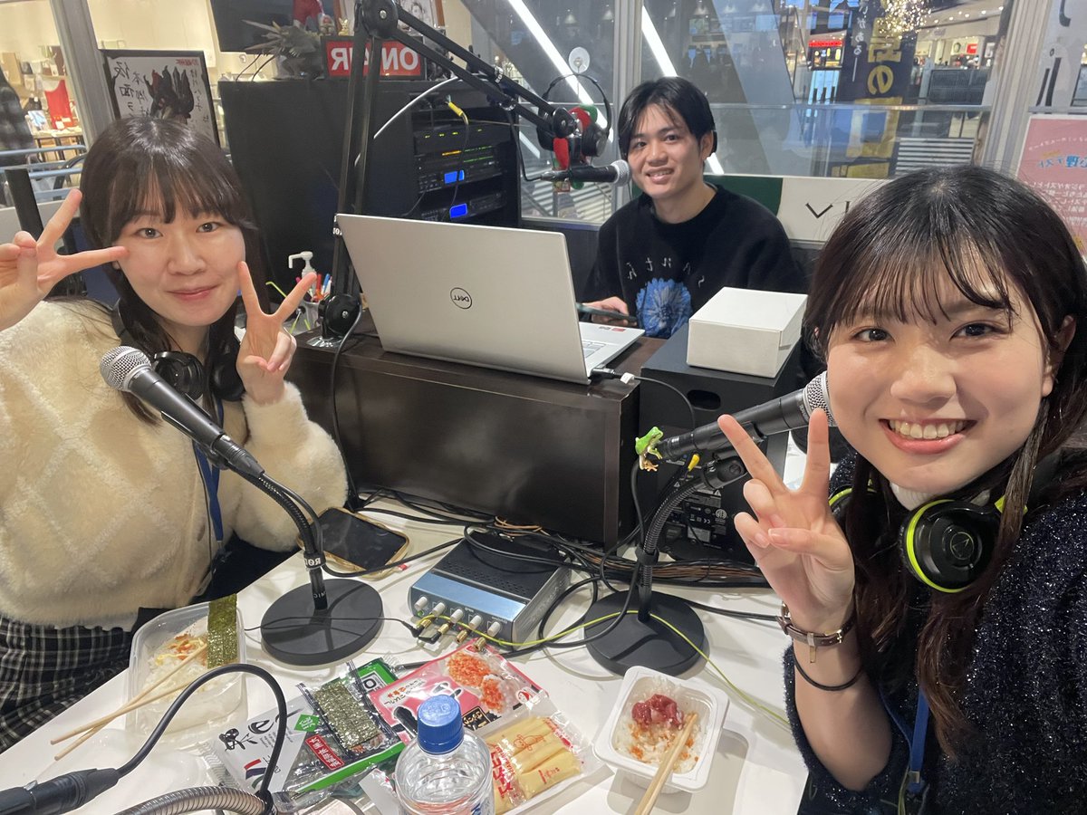 おはようございます！

ただいま #スマイルビート 放送中です！
11:45まで放送するので皆さんぜひぜひお聞きくださいねっ🎶

先程放送内でご紹介したご飯のお供！美味しく頂いています😋

いやー、ゆいちゃんの梅干し！ご飯に合って美味しい！！♡

 #FMおとくに