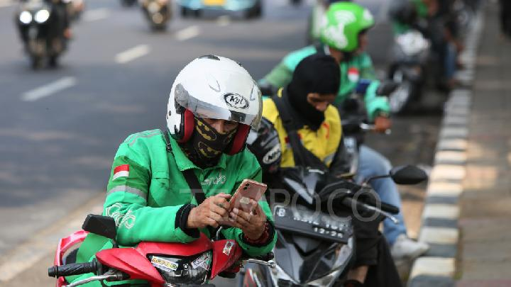 UlalaUdin's tweet photo. Oh iya, PPN ini bukan cuma buat barang lho. Jasa juga kena! Dari jasa transportasi, pendidikan, sampai hiburan. Jadi, kalau kamu nonton konser atau naik ojek online, kemungkinan besar udah ada PPN di sana. 🎟️🛵 https://t.co/DklDoocfIr