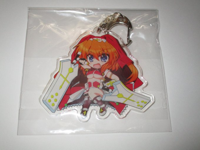 コミケ1日目の打ち上げでナゴさん(@nagonagonagotin )からおみやげで頂いたお菓子にめっさ可愛いシャンテさんアクキー入ってた!
ありがとうございます～😆😍🥰 