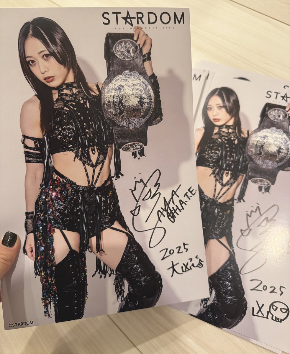 しもべたちに私からのお年玉だー🧧💰 WAVEの会場でしか買えない