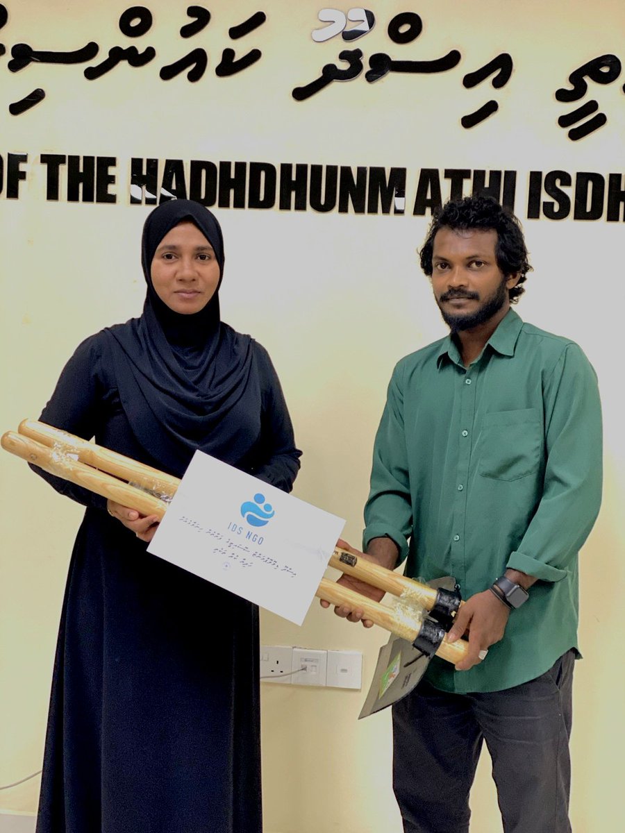 isdhoo_IDS's tweet photo. އިސްދޫ ޑިވޮލޮޕްމަންޓް ސޮސައިޓީ ފަރާތުން ރަށުގެ ހިނަވާގެއަށް ހަދިޔާ ކުރާތަކެތި 30 ޑިސެމްބަރ 2024 ވަނަ ދުވަހު ލ. އިސްދޫ ކައުންސިލާއި ހަވާލުކުރުމުގެ ރަސްމިއްޔާތުގެ ތެރެއިން،
@IsdhooCouncil 
@IsdhooSchool 
@IsdhooHealthCentre 
@IsdhooPoliceStation 
@FenakaIsdhooBranch https://t.co/qaqo23yaY6