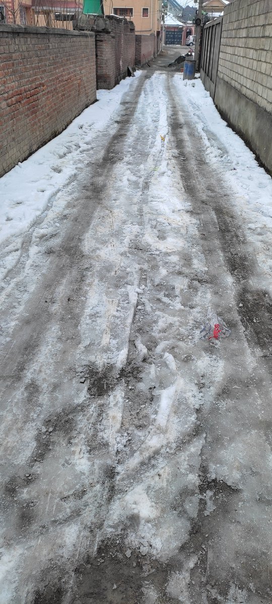 faizyab10's tweet photo. @SMC_24x7 zakura Bank Lane. It has been 4 days since snowfall yet our lane has not been cleared. Now as the Temperature has dipped to - degree it has frozen. Kindly do the needful to avoid any incident of  Injury due to slippery frozen ice. https://t.co/hrpuTaQbCC