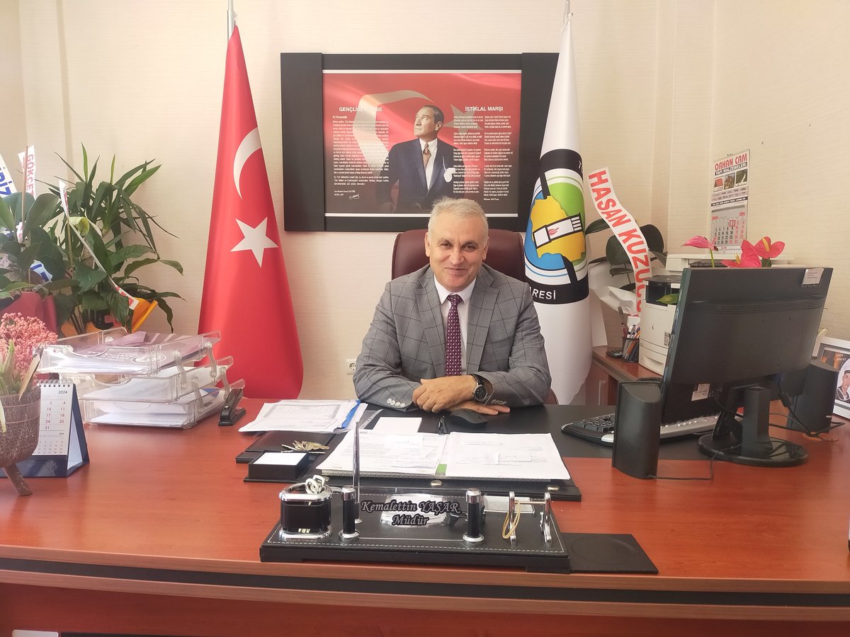 Yeni yılın başta ülkemizin refahı, yakınlarımızın sağlığı ve hayallerimizin gerçekleştiği güzel günlere şahit olması dileğiyle! Barış ve huzur içinde nice mutlu yıllara!