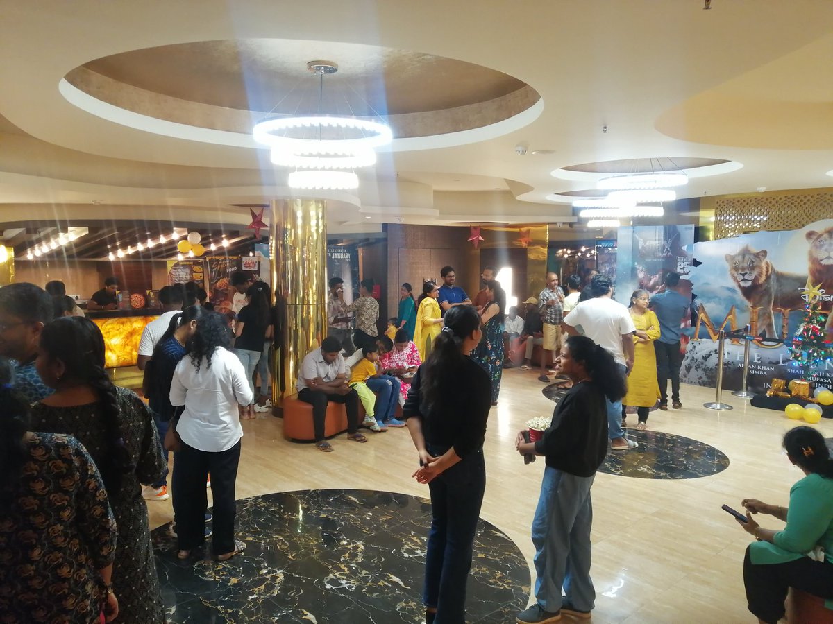 AbhilashDevadi1's tweet photo. After Vishnudada only @KicchaSudeep can pull the family audience in Kundapura🔥 
Family audience on weekdays😍🔥

#MaxTheMovie #MAXimumBlockbuster #KicchaSudeep𓃵 @KRG_Studios @Max_themovie #kicchasudeep https://t.co/w4z9u2YJRi