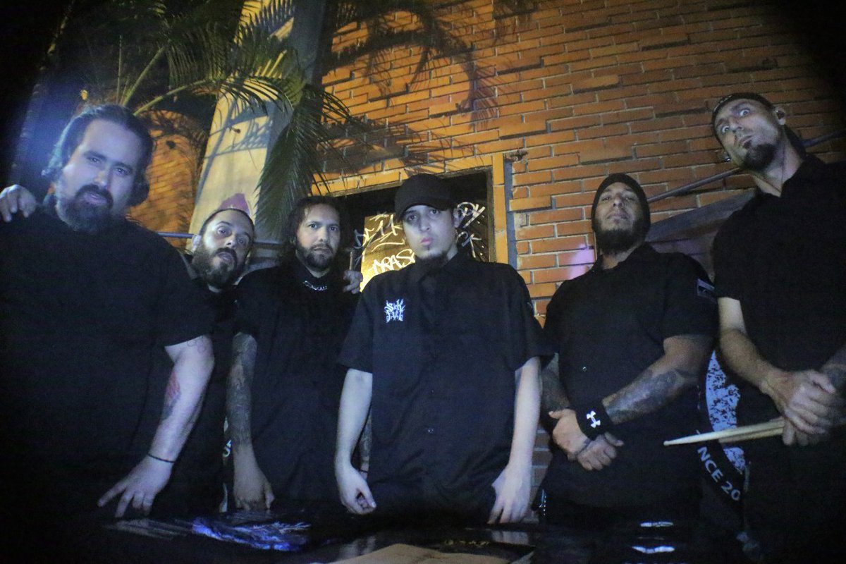 Queremos agradecerle a todas las personas que de una u otra manera estuvieron dándonos su apoyo incondicional durante todo el 2024, no fue un año facil, pero aún logramos sacar a la luz nuestro nuevo EP "The Rat Race"

Feliz y próspero año 2025 para todos.