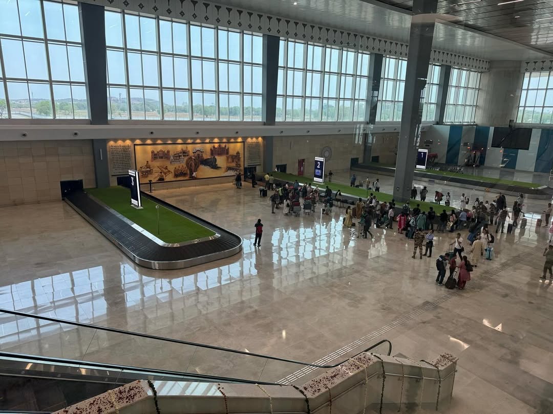 gemsofbabus_'s tweet image. 🚨 Airport Terminal in 40th Largest City of 🇮🇳.

This airport was built by an Indian company and was completed in just 16 months, at a cost of ₹500 crore.