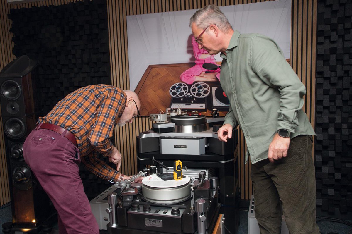 richcoln's tweet image. 【奧運比試｜THORENS Reference 對 New Reference】
#THORENS #NewReference #旗艦黑膠唱盤 #SkyHookDamping #Seismion高效主動隔振系統 #高粘性轉盤軸承 #20年內轉速誤差3ppm
Read the full article here: reurl.cc/5DKY5n