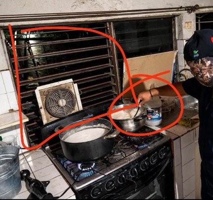 AdrianG35214715's tweet photo. @proceso Se necesita ser un estúpido como @proceso para cree este montaje 

El cocinero deja echarme unas chelas mientras fabricó una sustancia que suelta un vapor que me puede matar en segundos

No sabi que se usaba Tajín, chamoy, soja para hacer el fentanilo y que no huele https://t.co/xvsebm6UBS