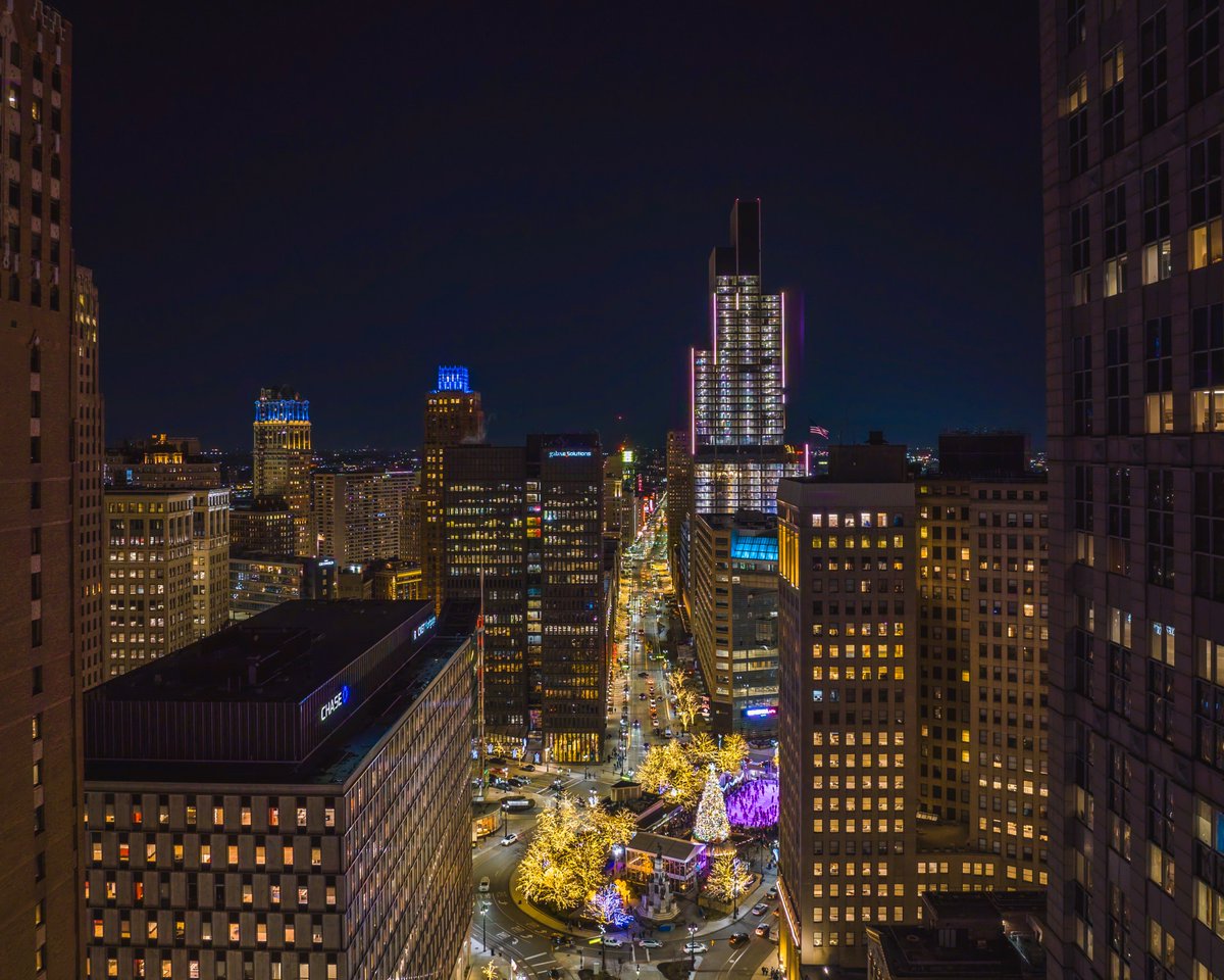 BedrockDetroit's tweet photo. In celebration of Hanukkah, Bedrock’s building lights are lit up in blue and white to commemorate the holiday! 💙🤍
#Hanukkah #DowntownDetroit #DetroitBuildings #BuildlingLights https://t.co/okglMbiiMj
