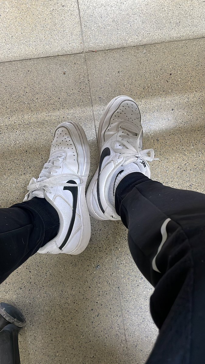 Jason99454730's tweet photo. 上班需要桌下小精靈 https://t.co/qkvPkc9kum