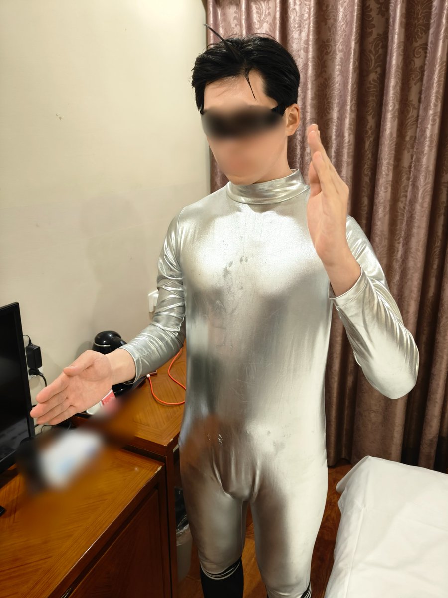 当机器人激活，并向你走来，
你会做些什么……