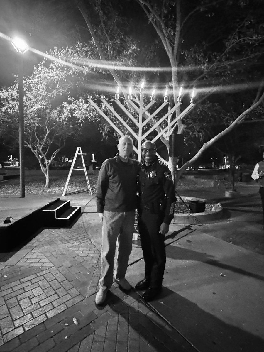 ChiefKenMcCoy's tweet image. 🌟 A heartfelt thank you to everyone who joined us for the third annual Menorah Lighting ceremony at Ragsdale - MLK Park! It was a beautiful evening filled with traditional blessings, music, kids' crafts, and delicious kosher treats. 🕎✨ #Tempe #Arizona #HappyChanukah