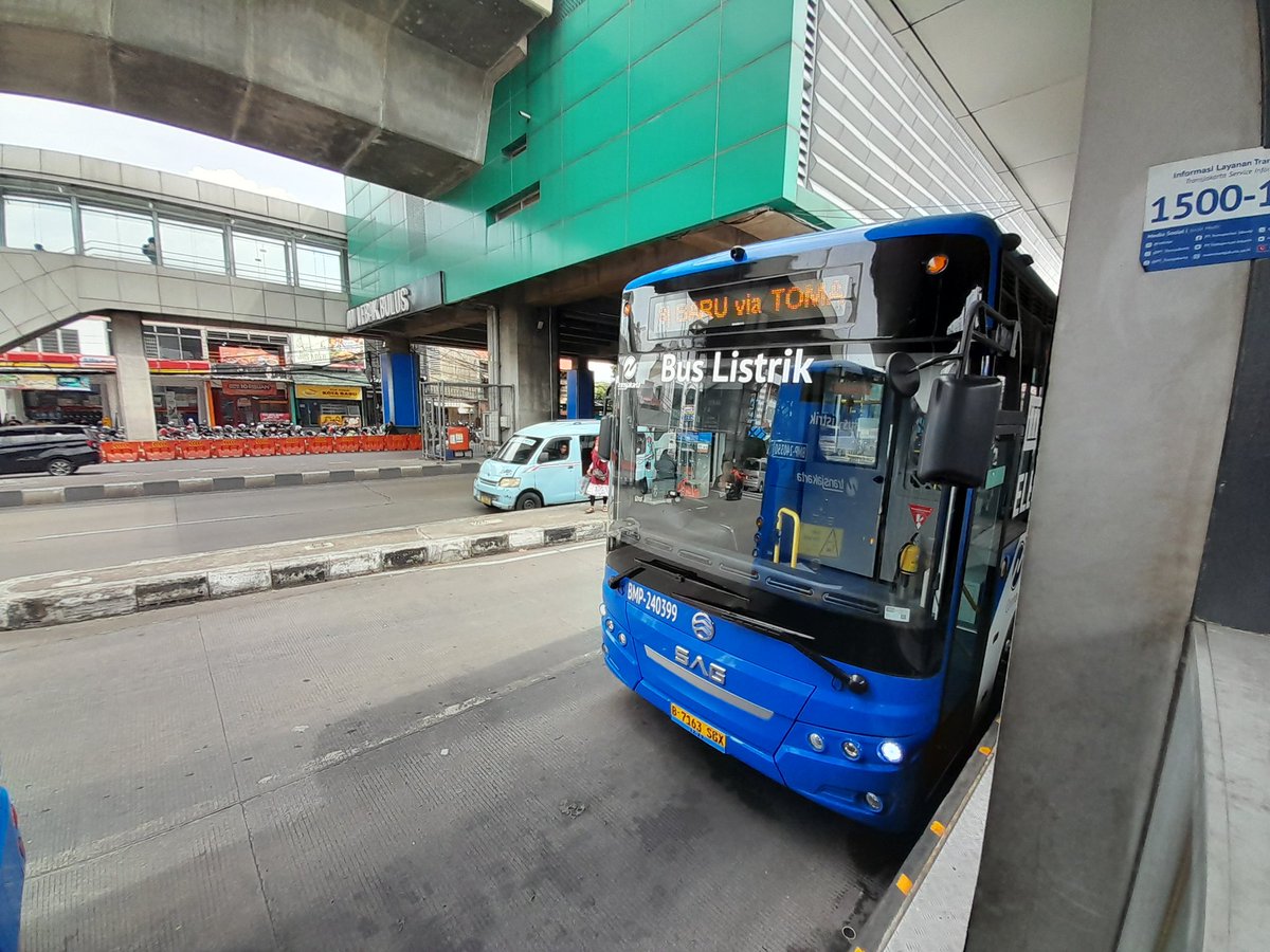 wira1517's tweet photo. Transjakarta BRT Bus Listrik (Electric Bus) (Koridor 8 = Lebak Bulus - Pasar Baru).
#transjakarta 
#busmania
@PT_Transjakarta 
@TransKopaja 
@txttransportasi 
@txtdrjkt 
@jktinfo_id 
@DKIJakarta 
@jalur5_ https://t.co/wNkSVZxyIe
