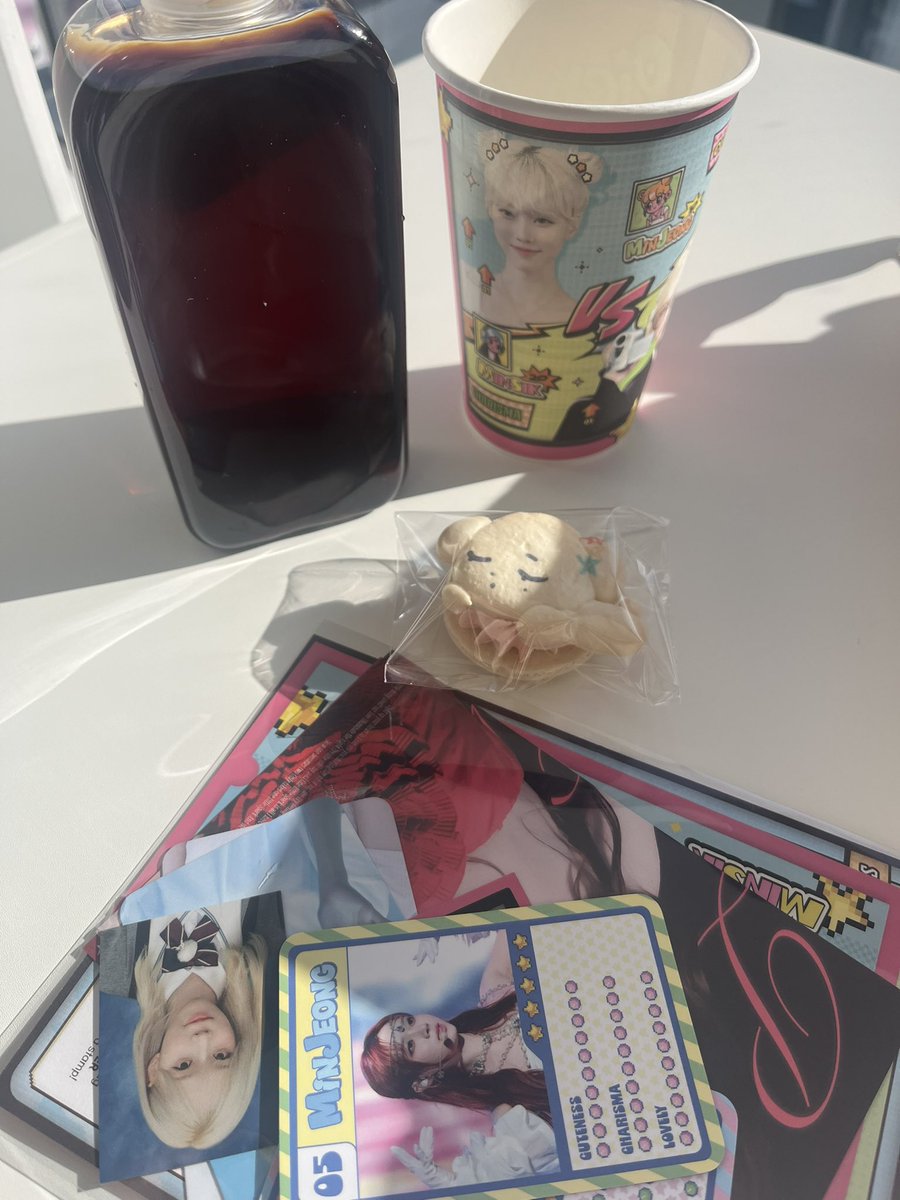 GamS_W's tweet photo. 이번 첫 생카!
너무 예쁜 사진들로 잘 꾸며져있고 에스파 노래 계속나와서 좋다🤍
민정vs민식은 못골라..! 지금보고있는게 그냥 좋음
#PICKTUP_WINTER #윈터 #winter #aespa #생카 https://t.co/7VtfC9dr0C