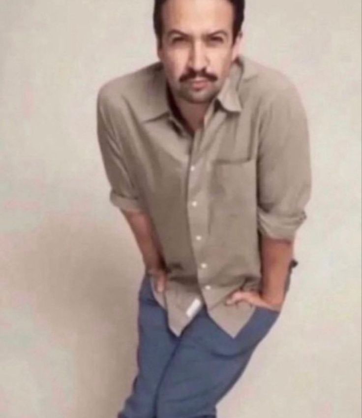 liolovesyoongi's tweet image. ¿Creen que termine mi suéter para mañana?