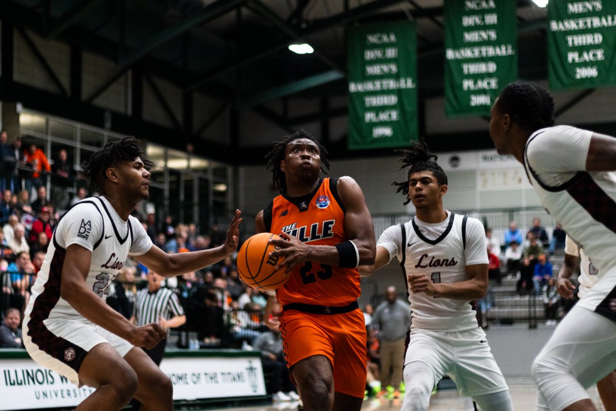2Q 4:20 | Peoria 22, Romeoville 12

The Lions are on a 11-0 run here in the second quarter.

Tune in at TheClassic.TV

#ClutchUp